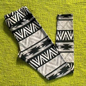 ❤️ AEO | Tribal Print Hi-Rise Leggings